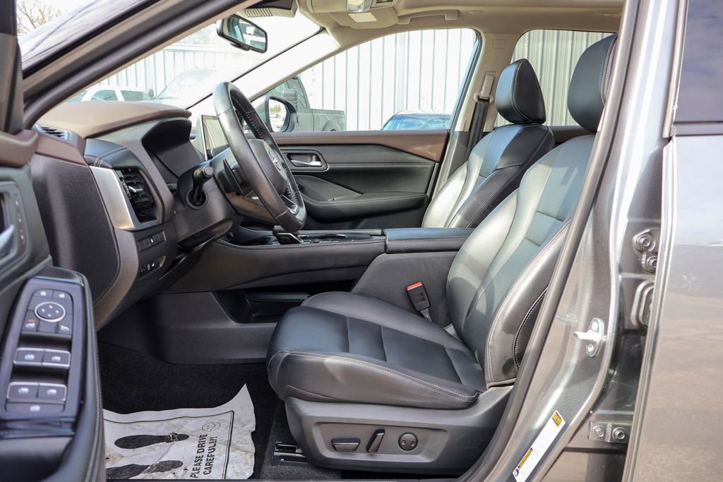 Used 2023 Nissan Rogue SL image 7