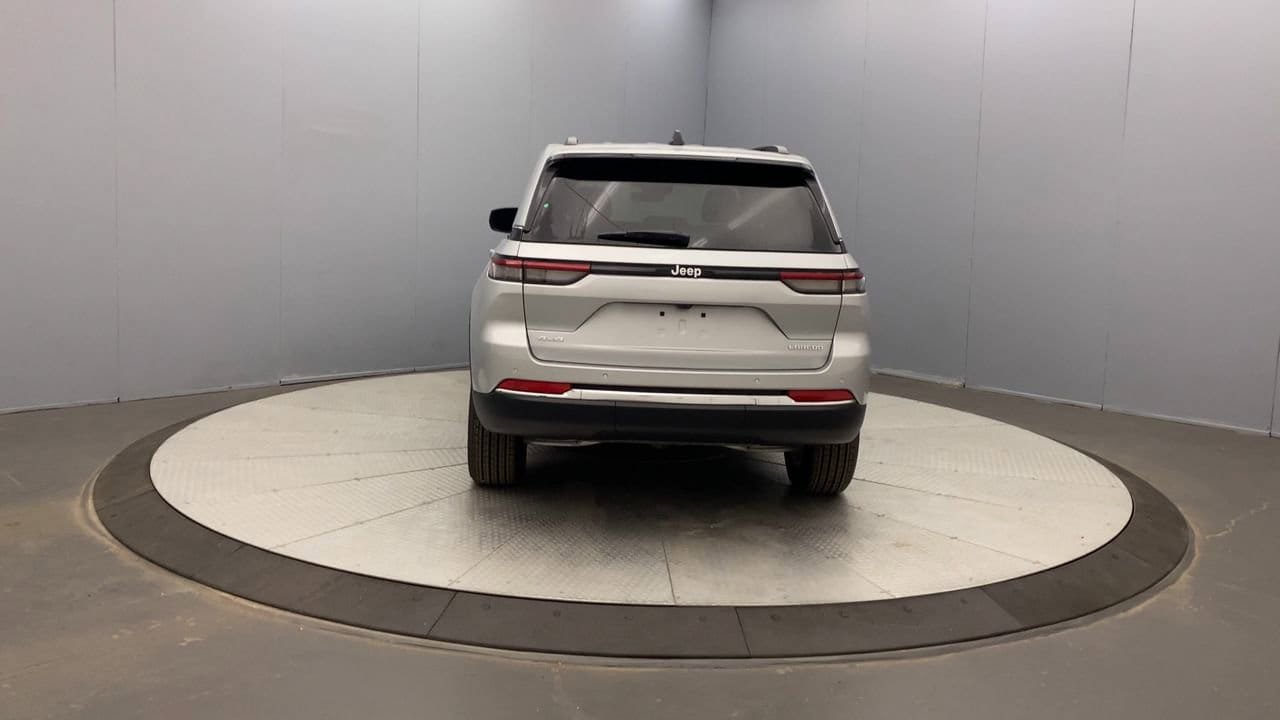 New 2025 Jeep Grand Cherokee Laredo X w/ Luxury Tech Group I AWD/4WD image 3
