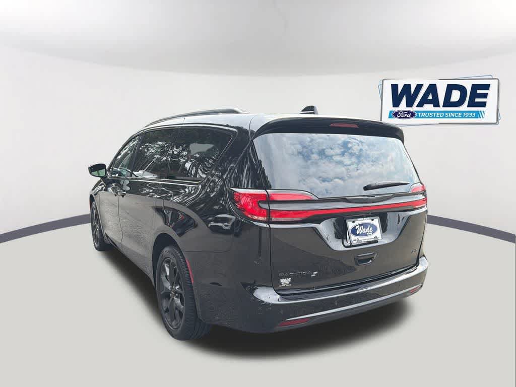 Used 2024 Chrysler Pacifica Touring-L w/ S Appearance Package AWD/4WD image 7