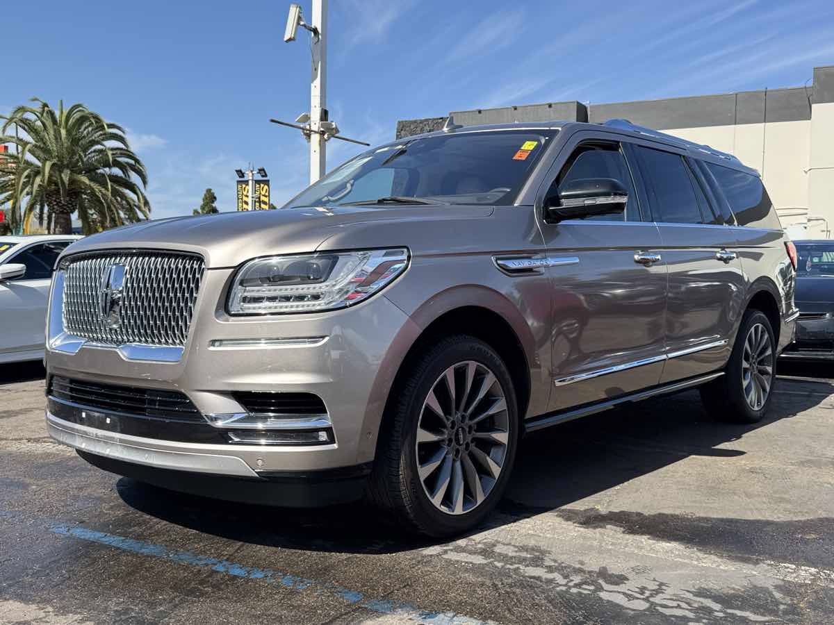 Used 2018 Lincoln Navigator L Select w/ Technology Package AWD/4WD image 22