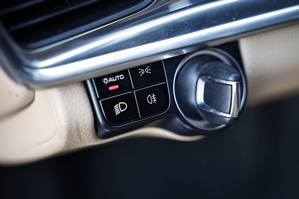Used 2021 Porsche Panamera 4 image 24
