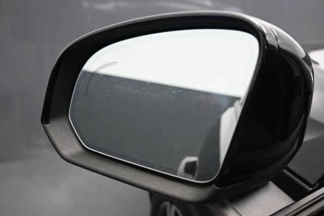 Used 2023 Volvo XC40 B5 Core w/ Convenience Package AWD/4WD image 4