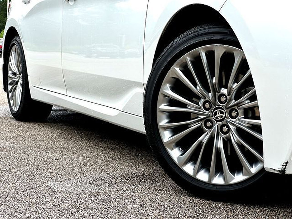 Used 2022 Toyota Avalon Limited w/ Advanced Safety Package FWD video 2