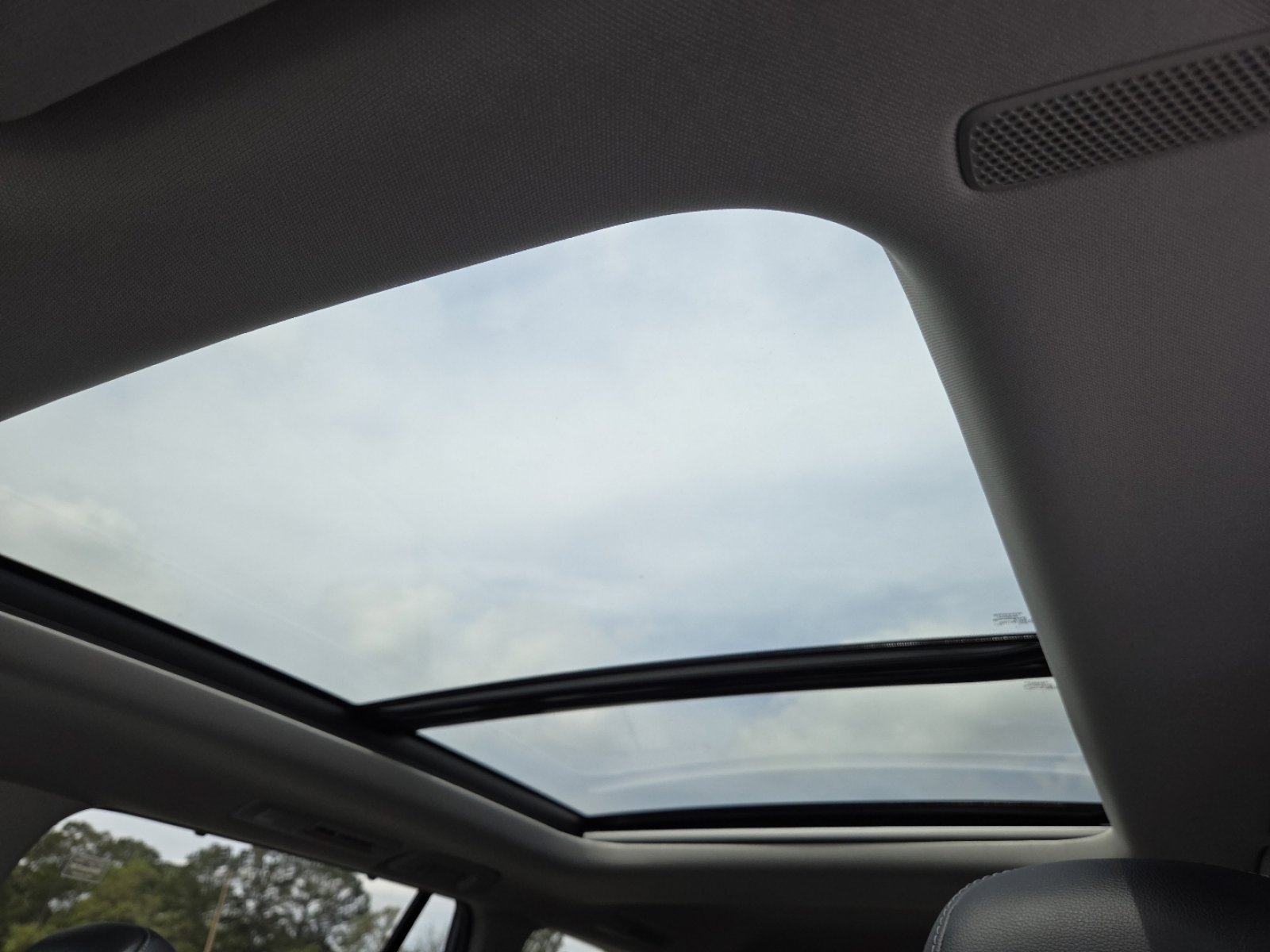 Used 2025 Toyota Grand Highlander FWD image 4