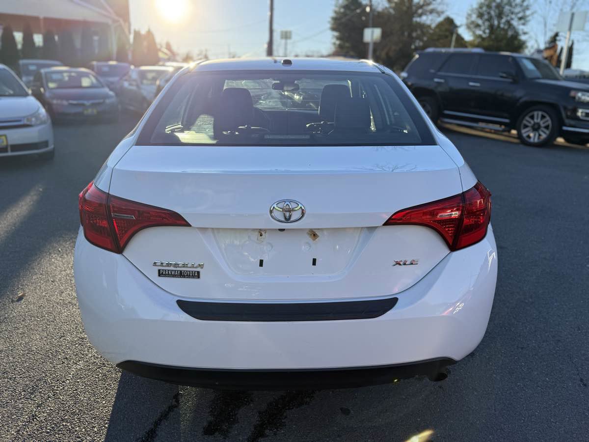 Used 2018 Toyota Corolla XLE image 6
