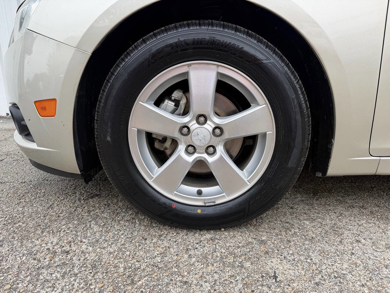 Used 2013 Chevrolet Cruze LT image 30