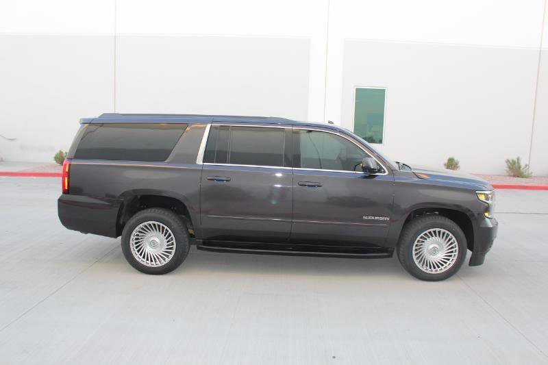 Used 2017 Chevrolet Suburban LT RWD image 4