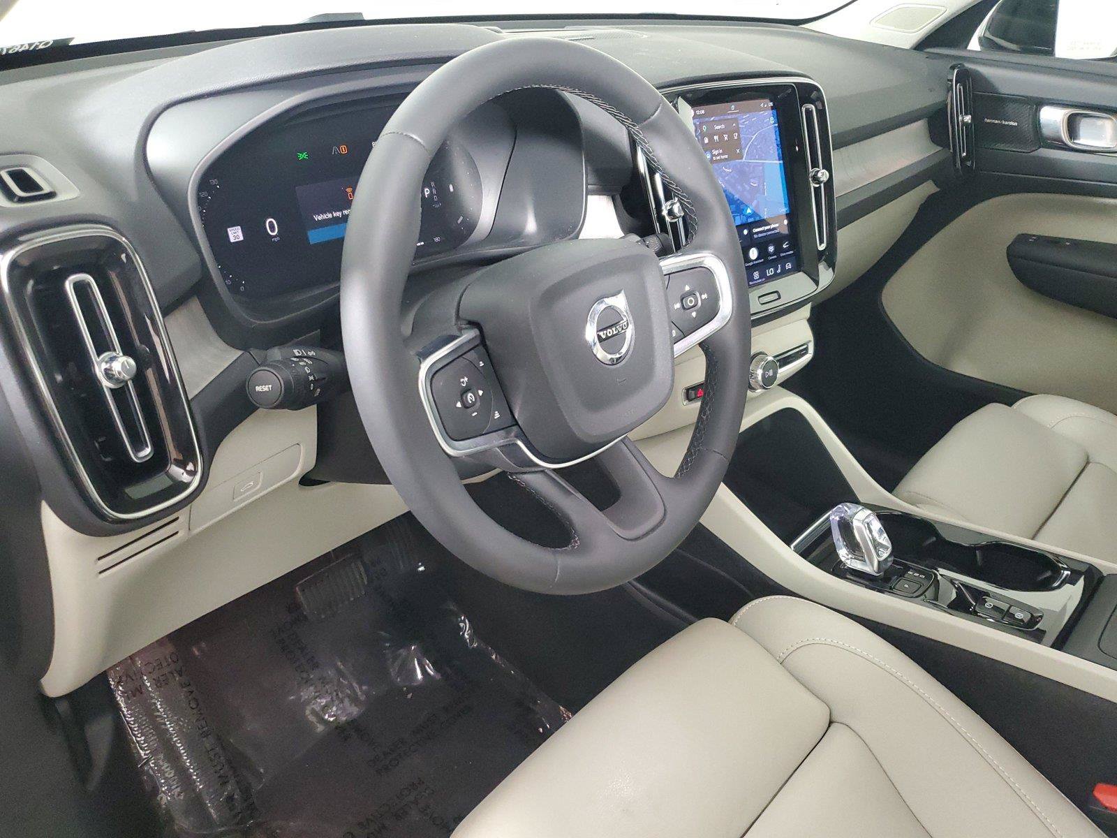 Certified 2024 Volvo XC40 B5 Plus w/ Protection Package Premier AWD/4WD image 24