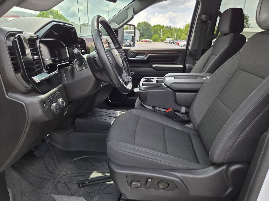Used 2024 Chevrolet Silverado 3500 LT w/ Safety Package AWD/4WD image 5
