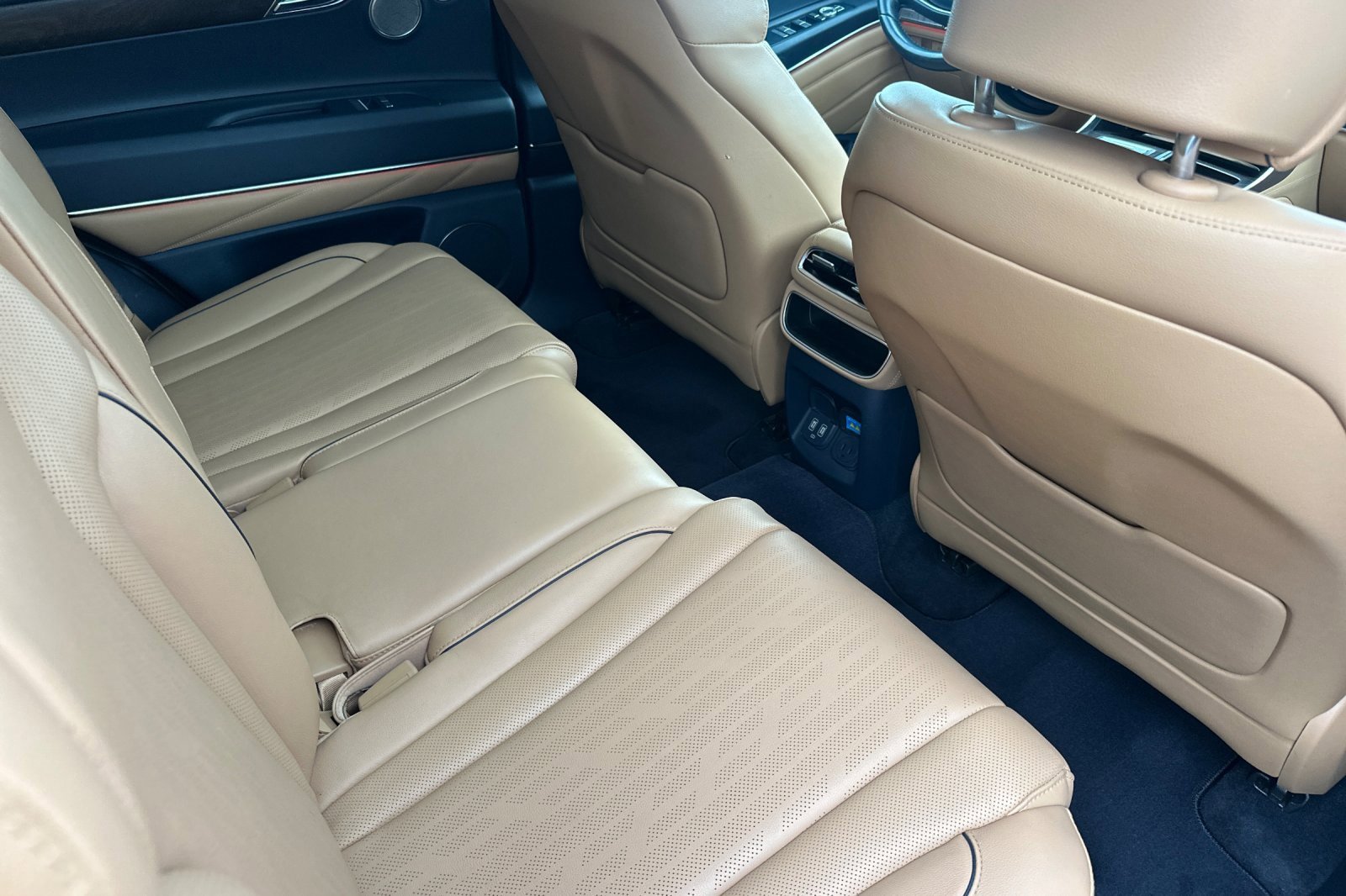 Used 2023 Genesis GV80 2.5T w/ Advanced Package image 18