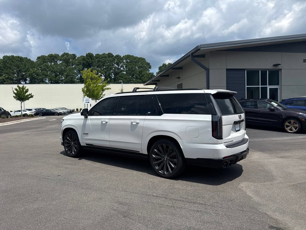 Used 2025 Cadillac Escalade ESV V AWD/4WD image 3