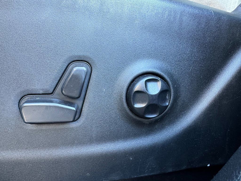 Used 2017 Jeep Cherokee Latitude w/ Comfort/Convenience Group image 29