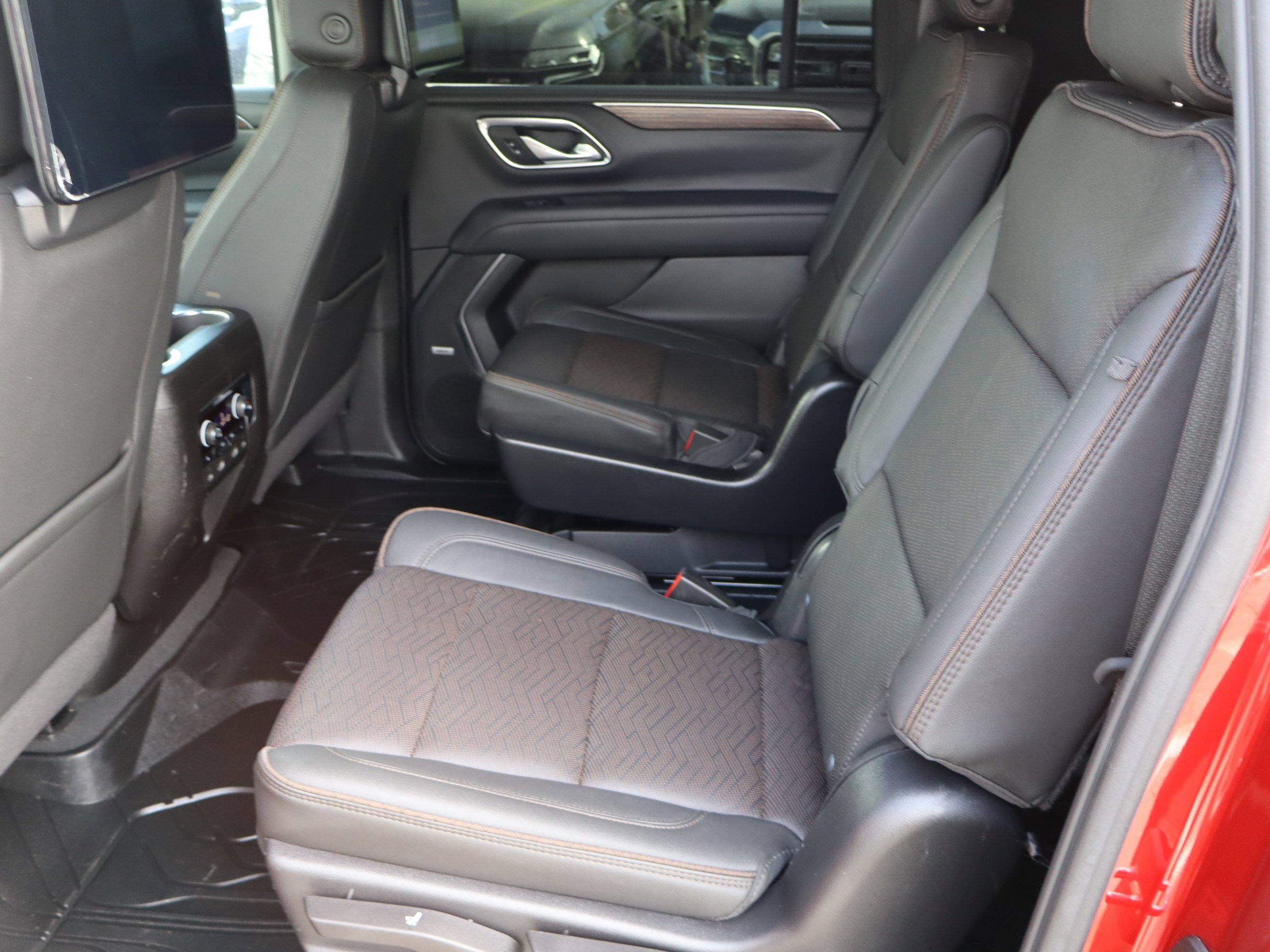 Used 2022 Chevrolet Suburban High Country image 34