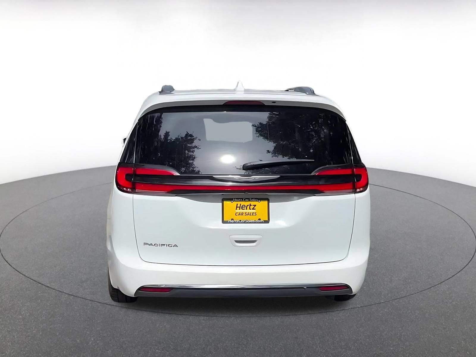 Used 2022 Chrysler Pacifica Touring-L FWD image 12