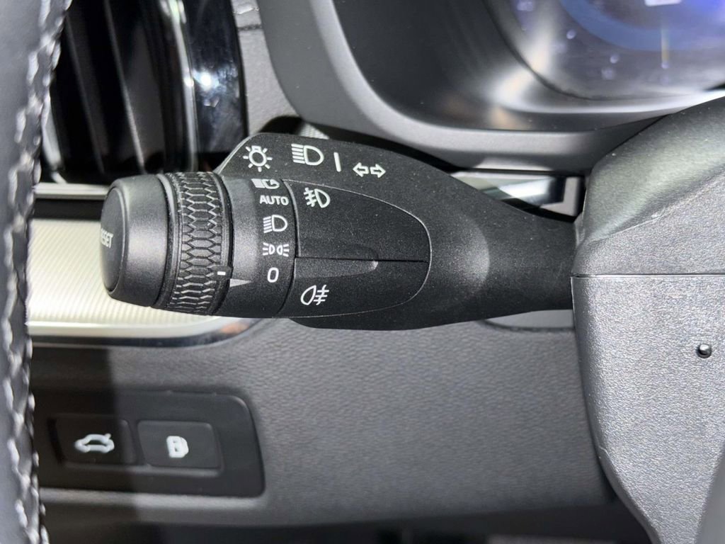 Used 2024 Volvo XC60 T8 Ultimate w/ Climate Package image 27