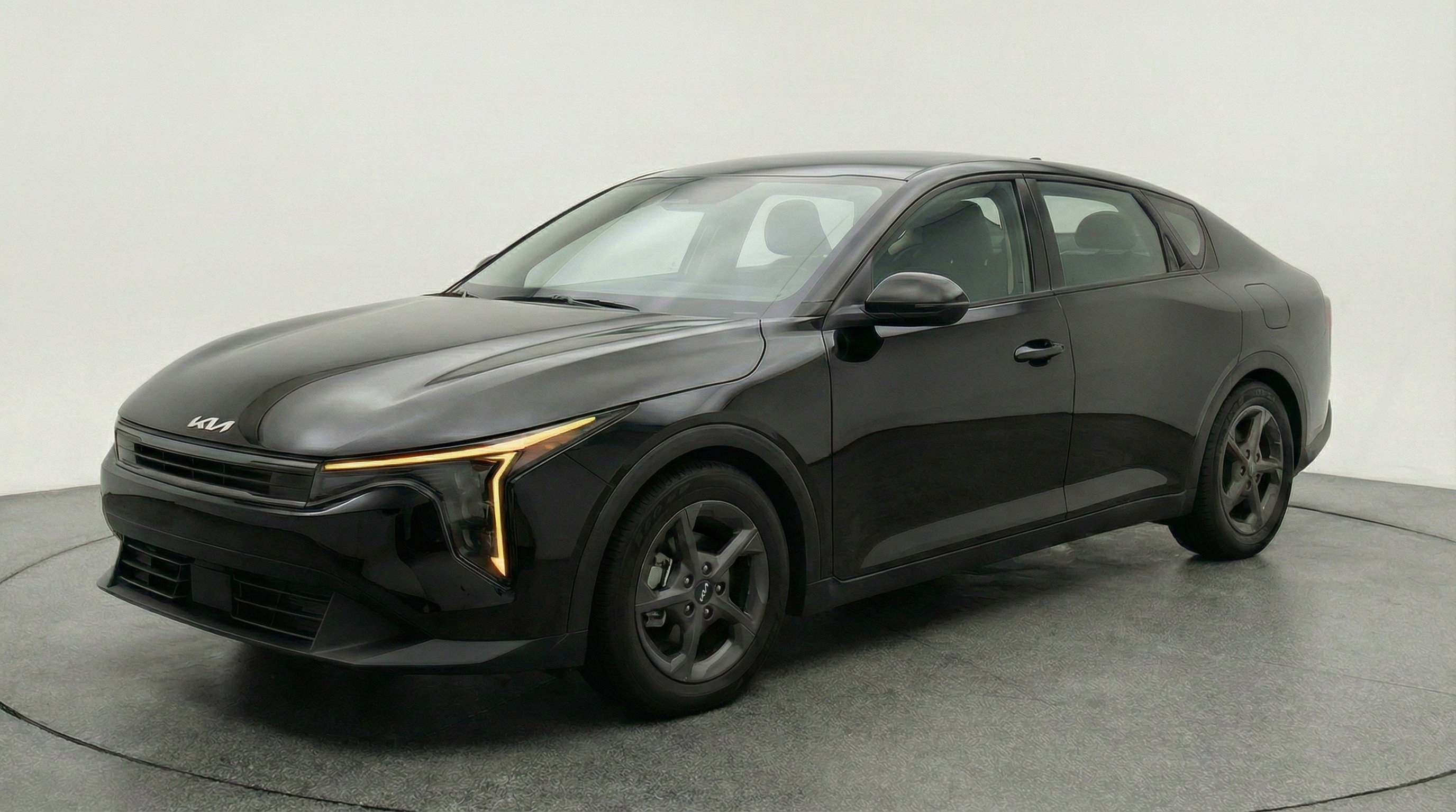 Used 2025 Kia K4 FWD image 3
