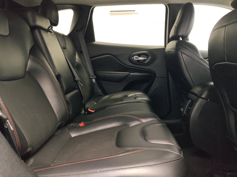 Used 2020 Jeep Cherokee Trailhawk image 19