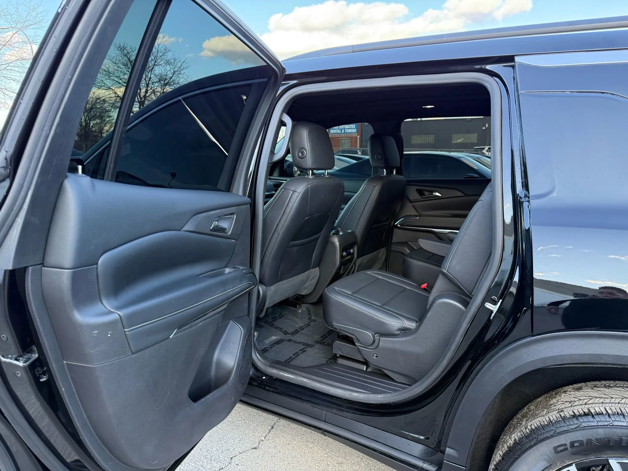 Used 2026 Chevrolet Traverse LT w/ Sun and Wheel Package image 15