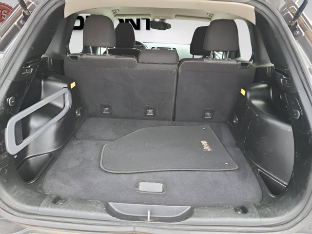 Used 2017 Jeep Cherokee Sport image 13