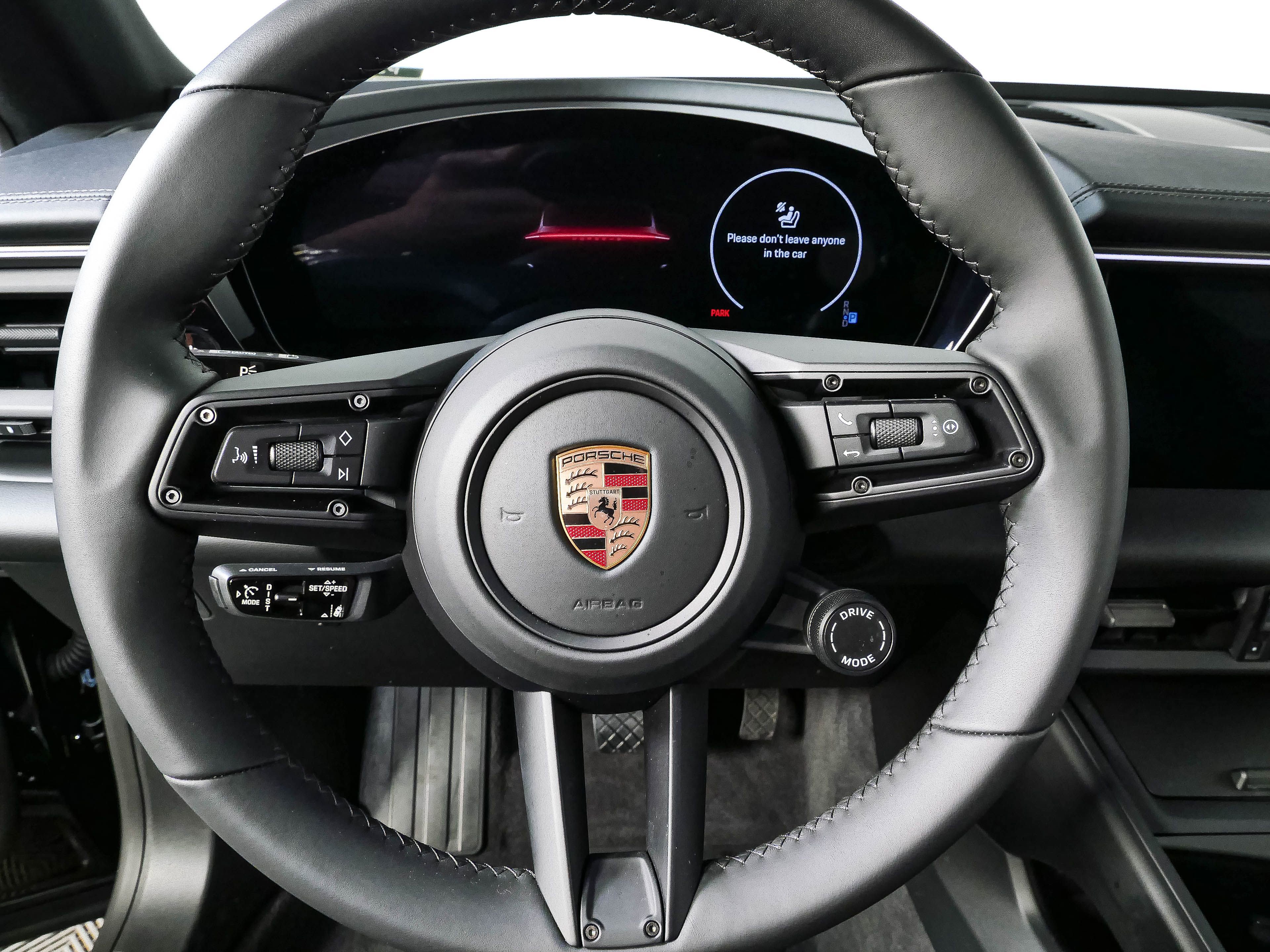 Certified 2025 Porsche Macan Electric RWD image 9