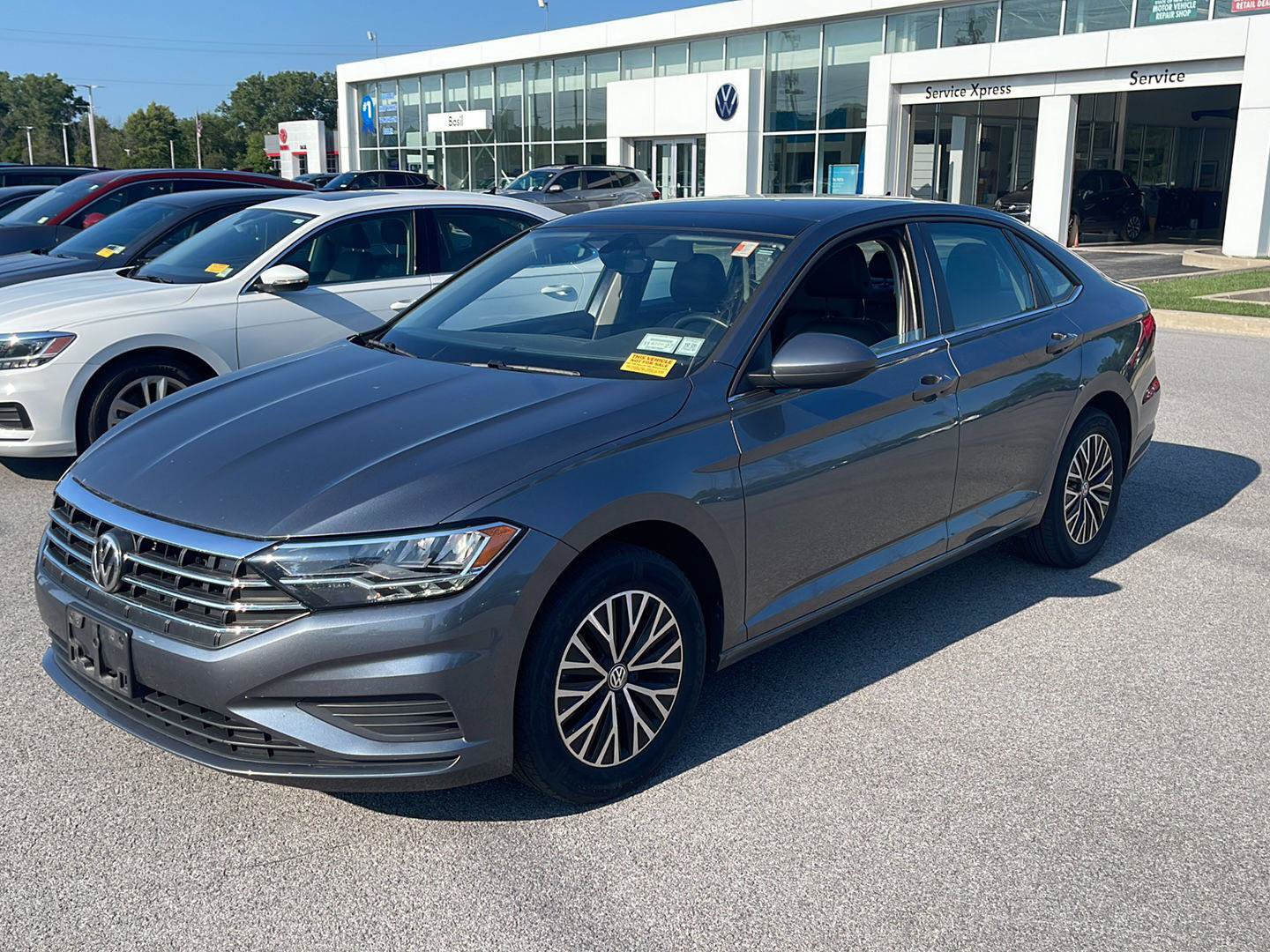 Used 2021 Volkswagen Jetta SE FWD image 3