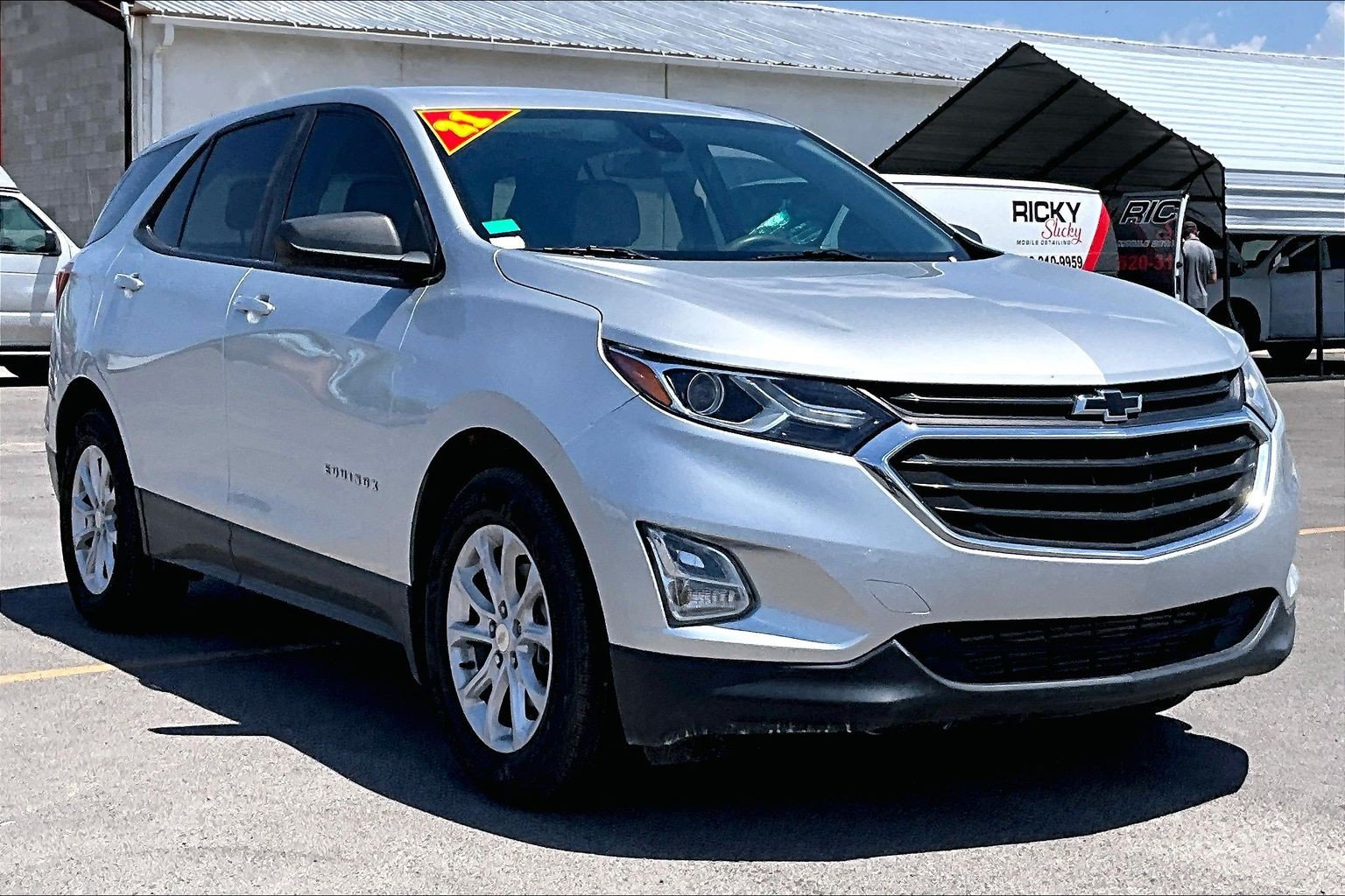 Used 2021 Chevrolet Equinox LS w/ LS Convenience Package FWD image 2