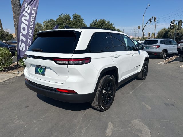 Used 2024 Jeep Grand Cherokee Altitude AWD/4WD image 8