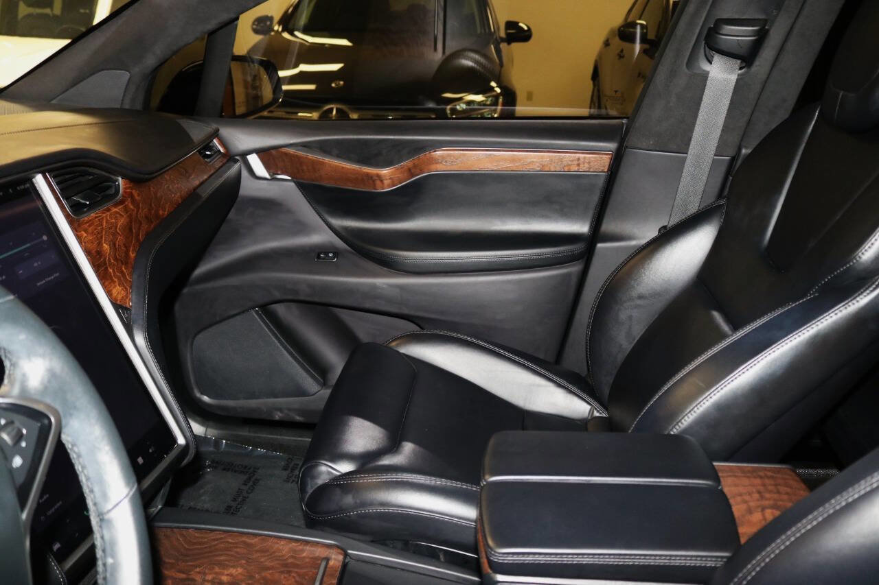 Used 2020 Tesla Model X image 82