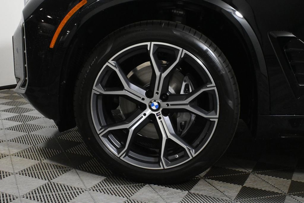 Used 2026 BMW X5 xDrive40i w/ M Sport Package image 12