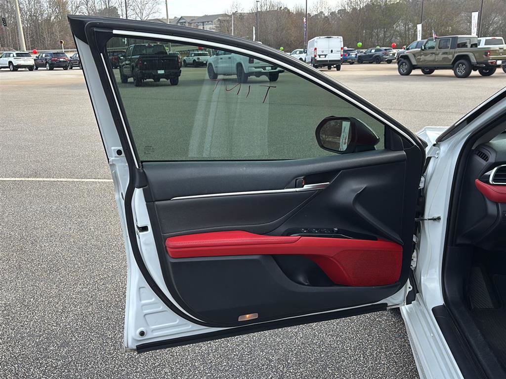 Used 2018 Toyota Camry XSE image 8