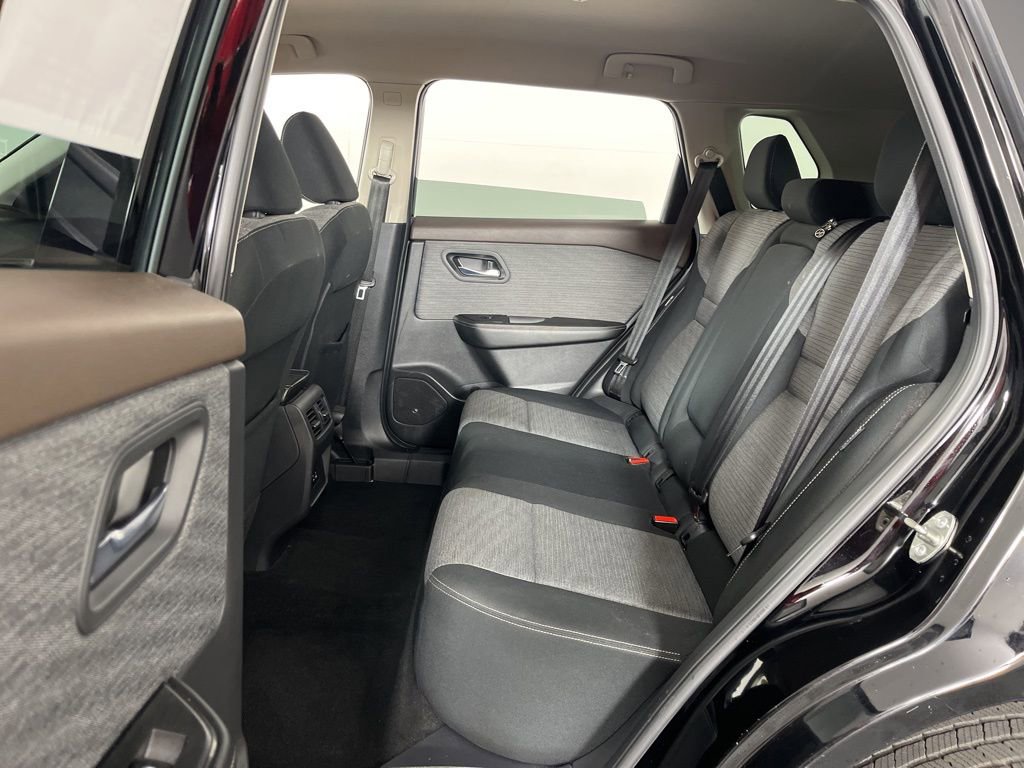 Used 2021 Nissan Rogue SV image 22