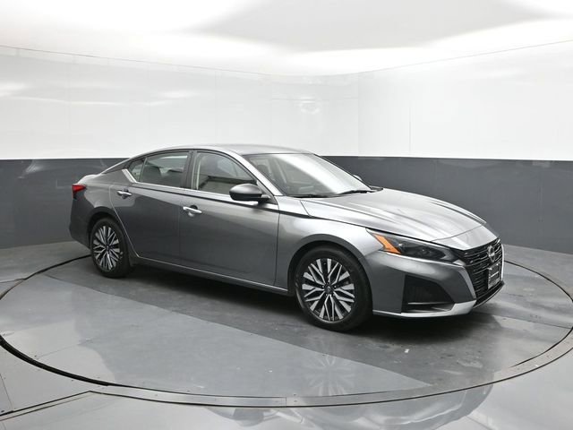 Used 2024 Nissan Altima 2.5 SV image 17