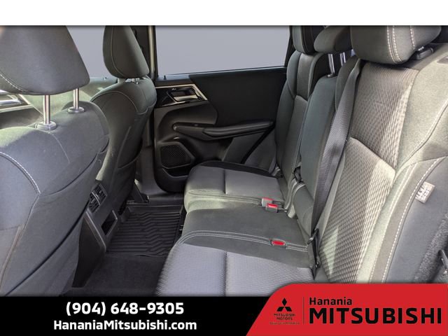 Used 2024 Mitsubishi Outlander ES image 13