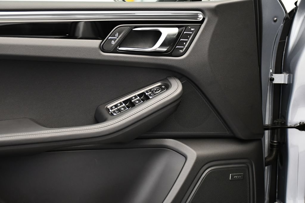 Certified 2026 Porsche Macan Turbo AWD/4WD image 36