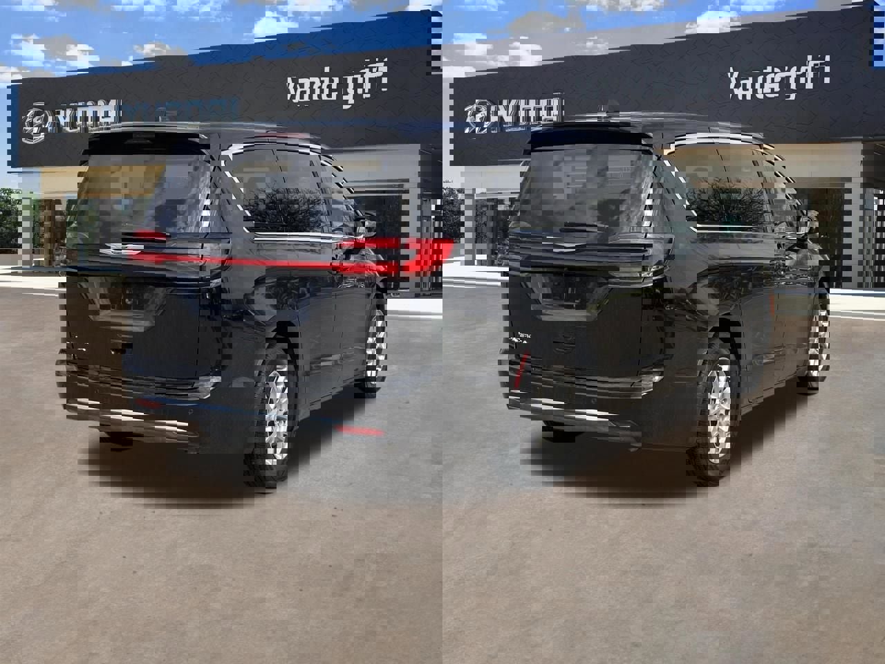 Used 2026 Chrysler Pacifica Select image 10