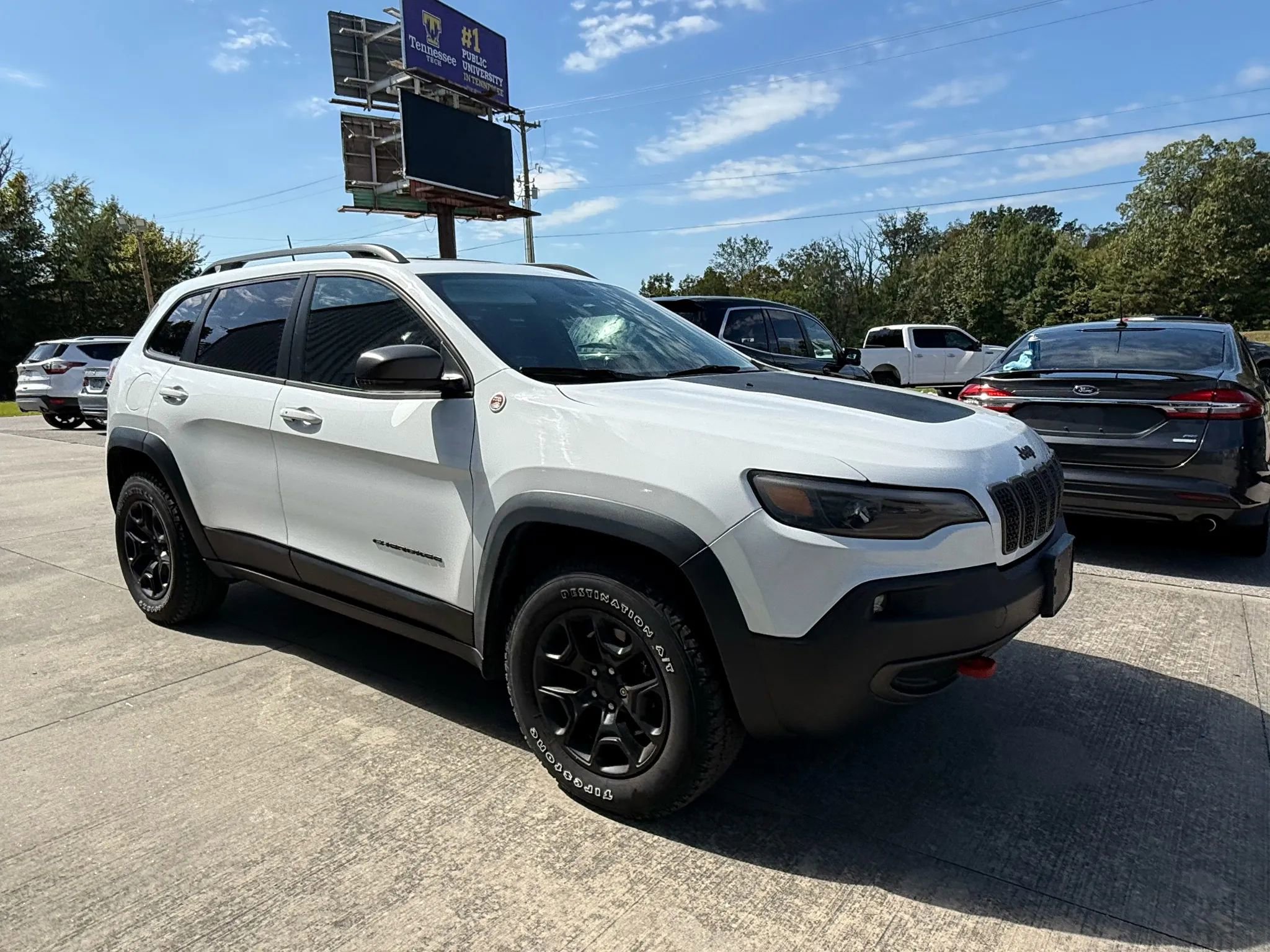 Used 2019 Jeep Cherokee Trailhawk w/ Comfort/Convenience Group image 35