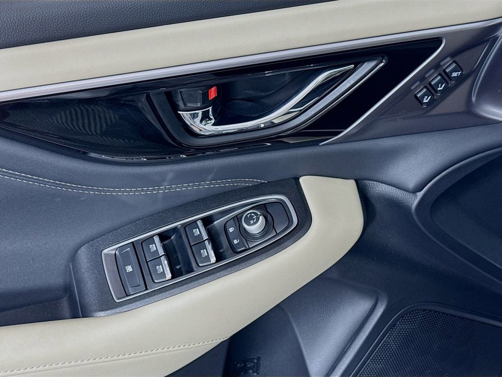 Used 2025 Subaru Outback Limited AWD/4WD image 18