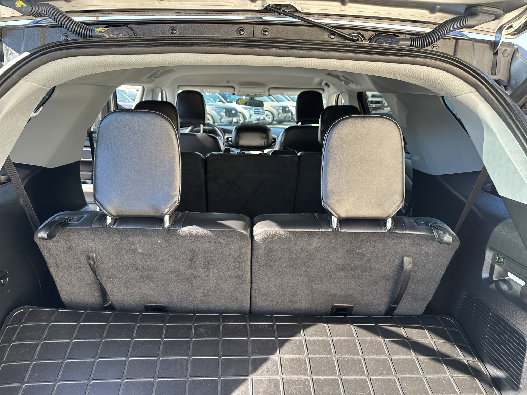 Used 2023 Ford Explorer XLT w/ Equipment Group 202A RWD image 17