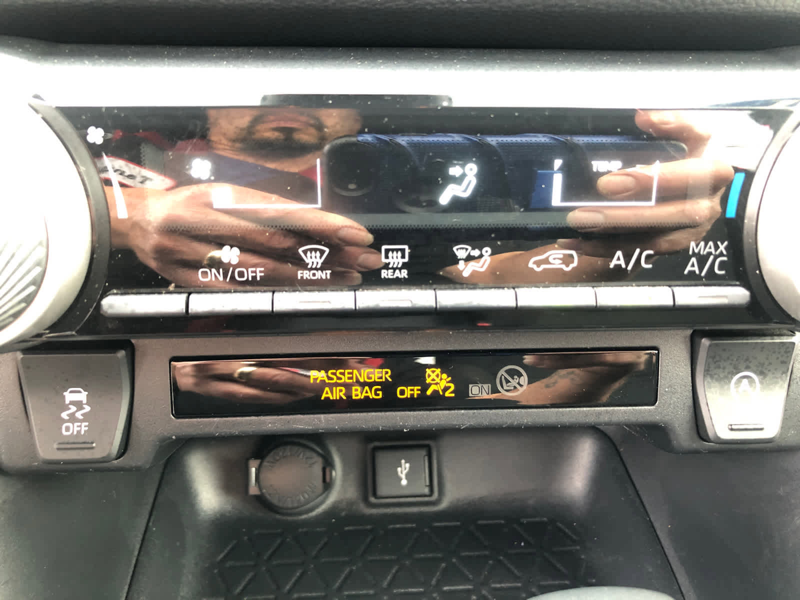 Used 2021 Toyota RAV4 LE AWD/4WD image 15