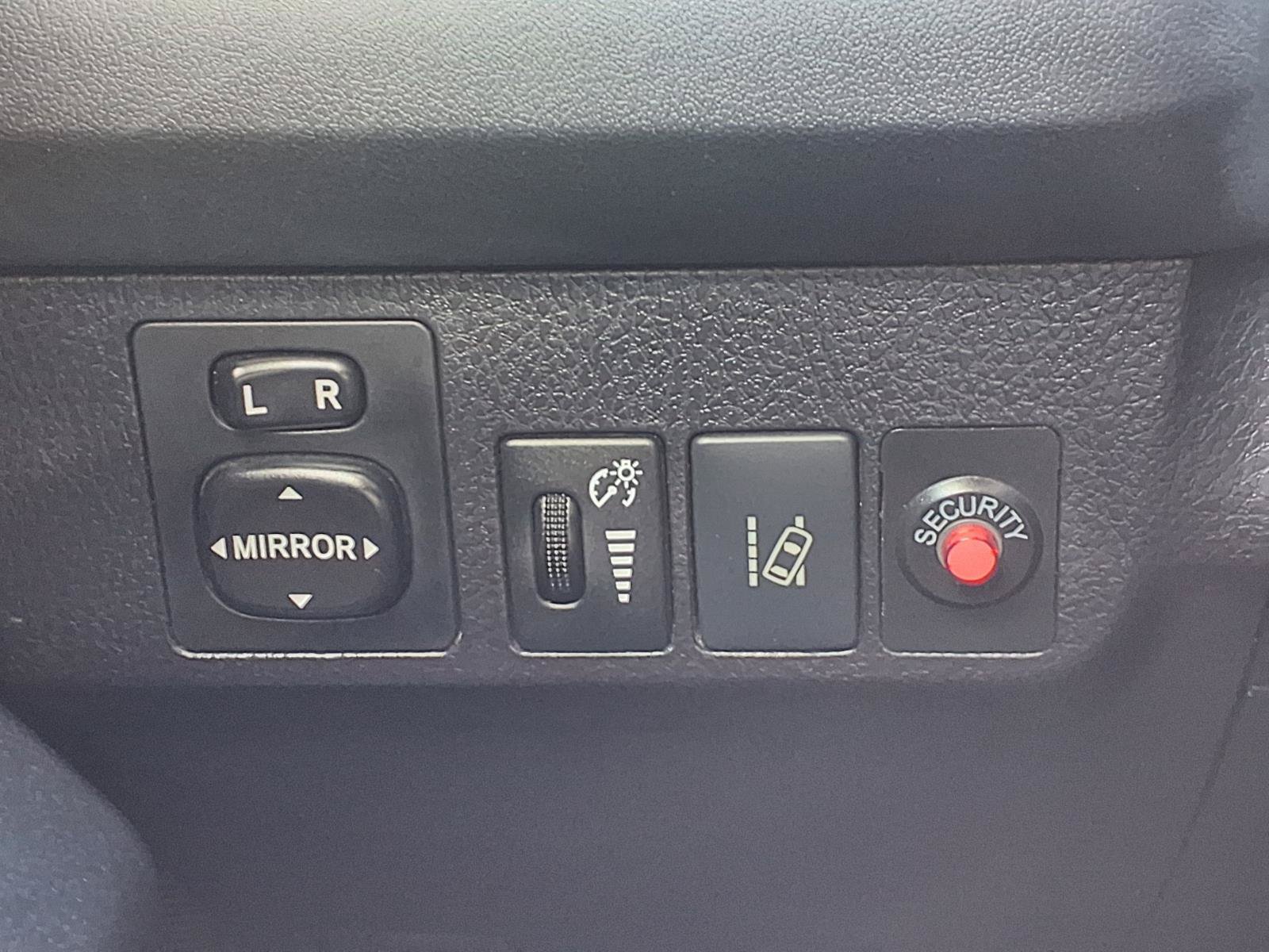 Used 2018 Toyota RAV4 LE FWD image 11