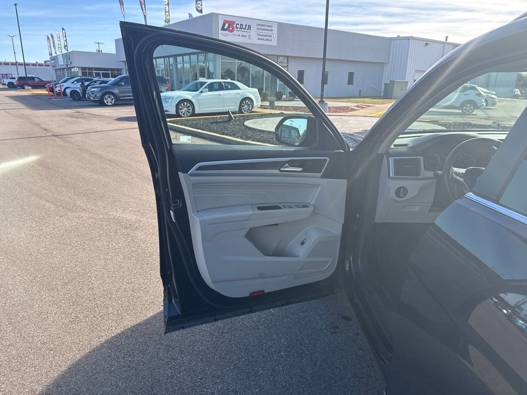 Used 2021 Volkswagen Atlas SE w/ Panoramic Sunroof Package image 43