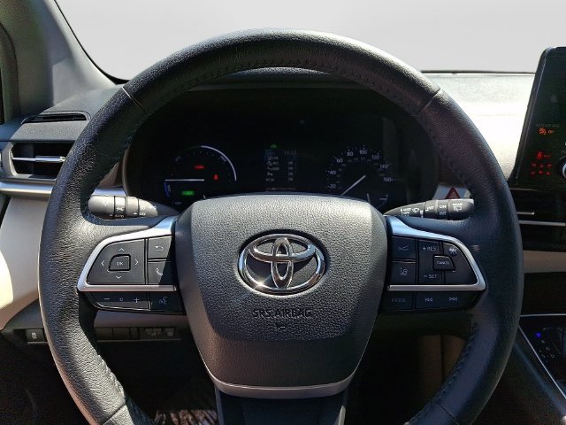 Used 2021 Toyota Sienna XLE FWD image 22