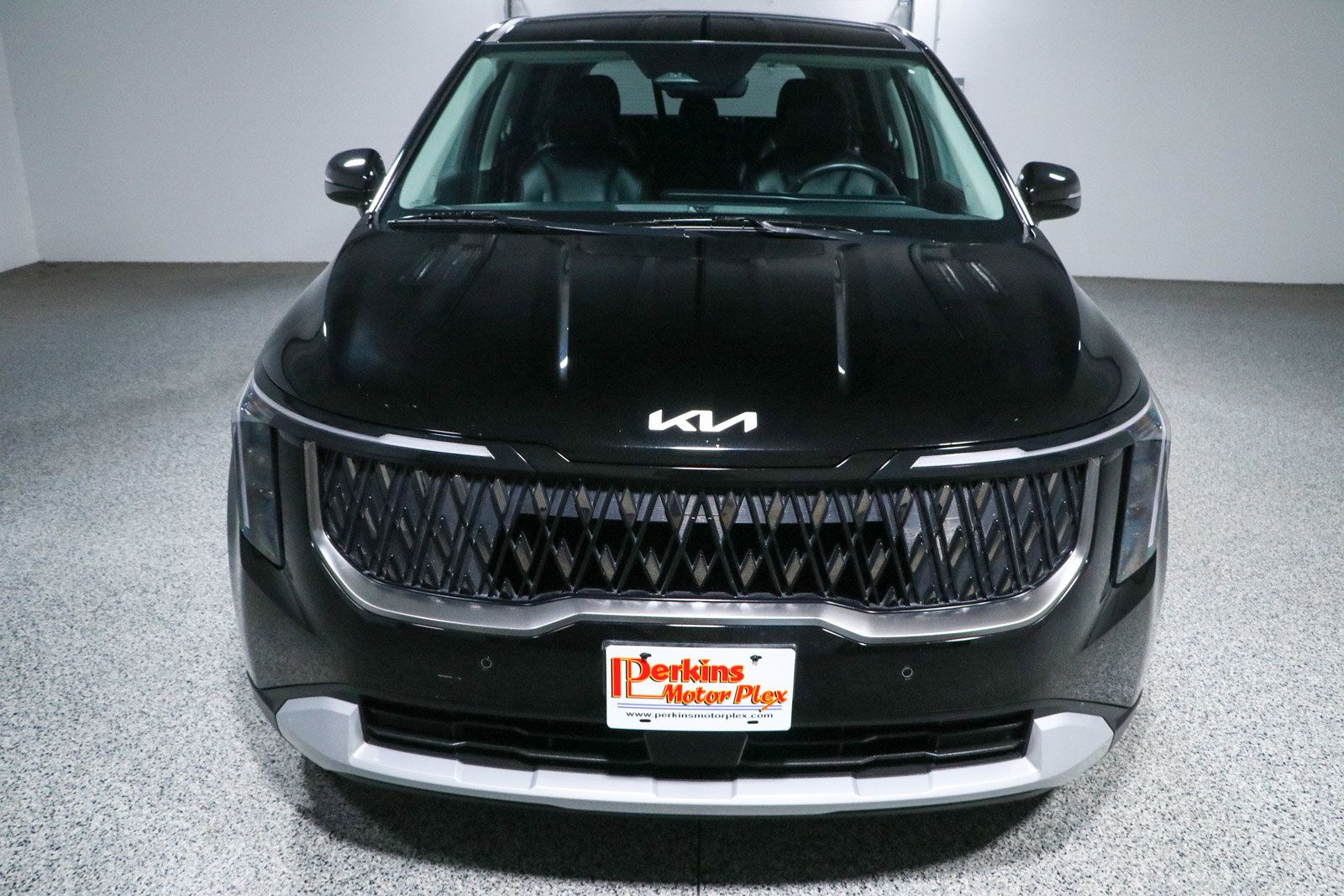 Used 2025 Kia Carnival FWD image 4