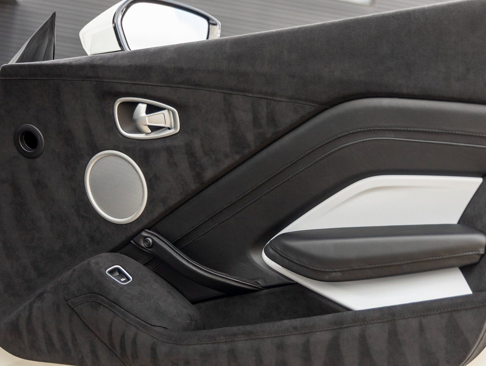 Used 2019 Aston Martin V8 Vantage Coupe image 34