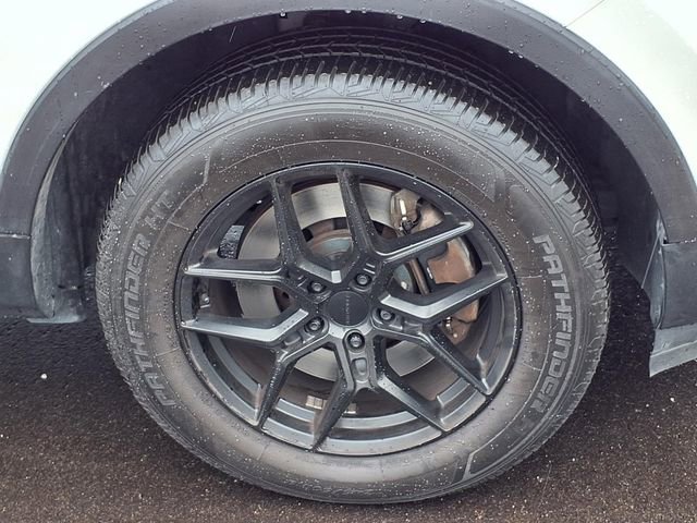 Used 2018 Ford Explorer XLT w/ Equipment Group 202A AWD/4WD image 30