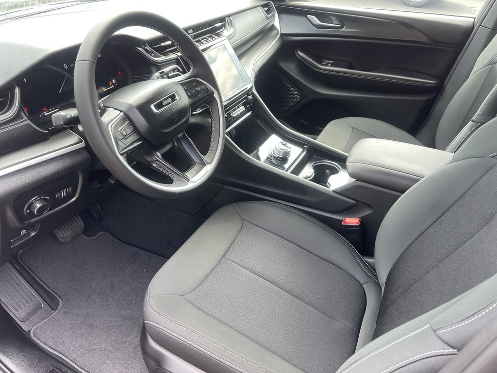New 2026 Jeep Grand Cherokee Laredo AWD/4WD image 4
