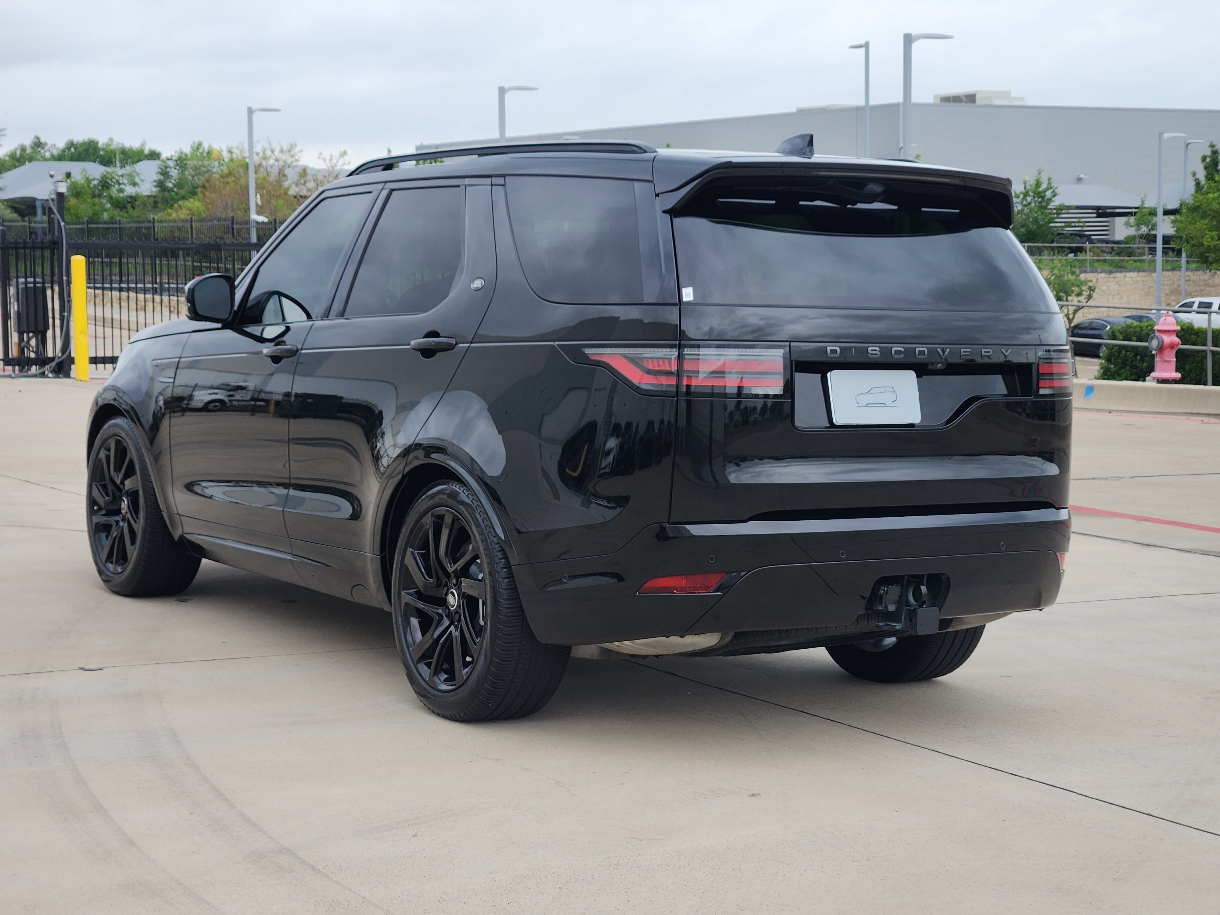 Certified 2025 Land Rover Discovery Dynamic SE image 4