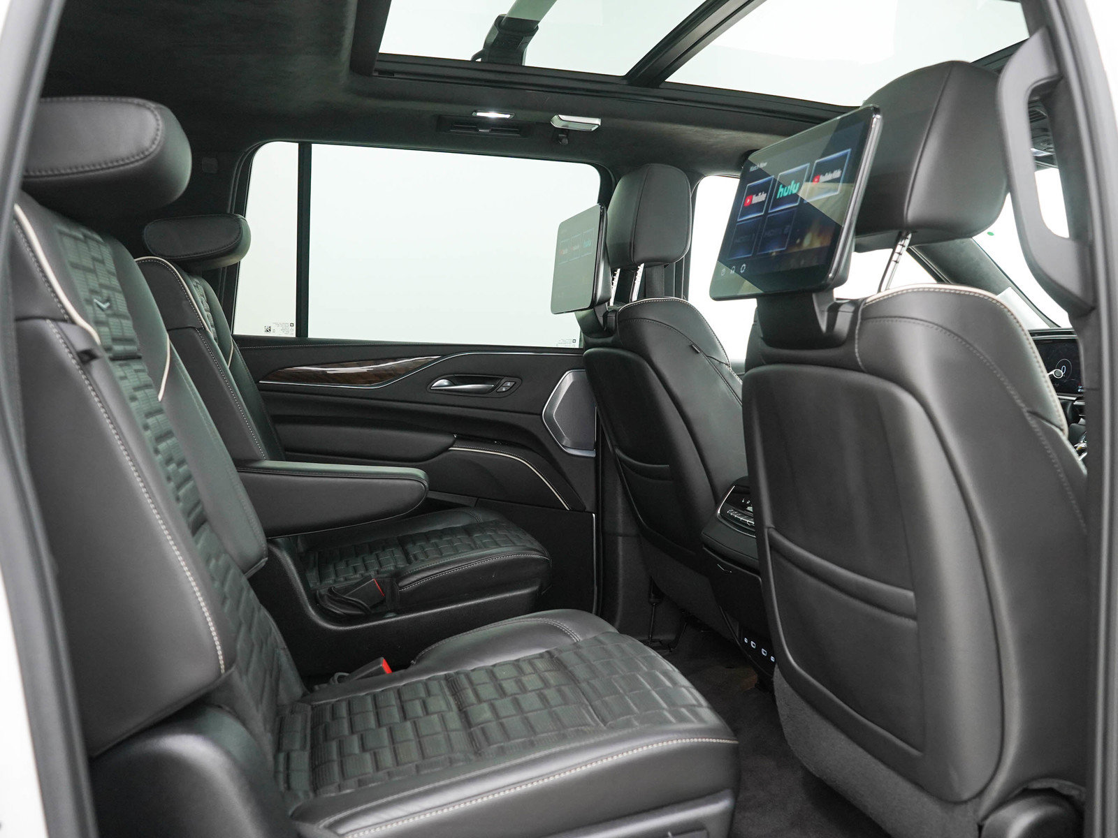 Used 2023 Cadillac Escalade ESV Sport Platinum w/ LPO, ONYX Package AWD/4WD image 14