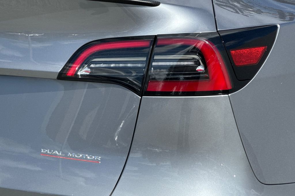 Used 2024 Tesla Model Y Performance image 25