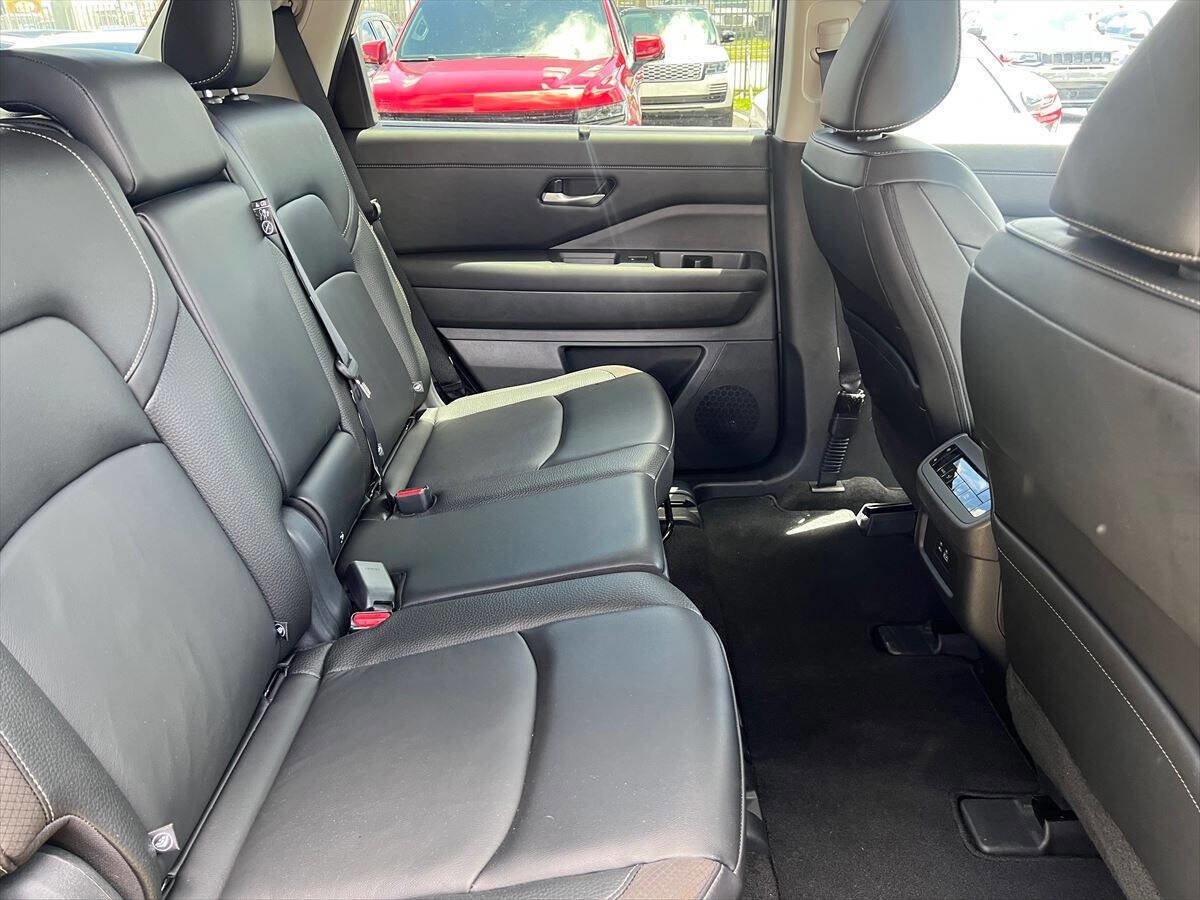 Used 2024 Nissan Pathfinder SL image 9